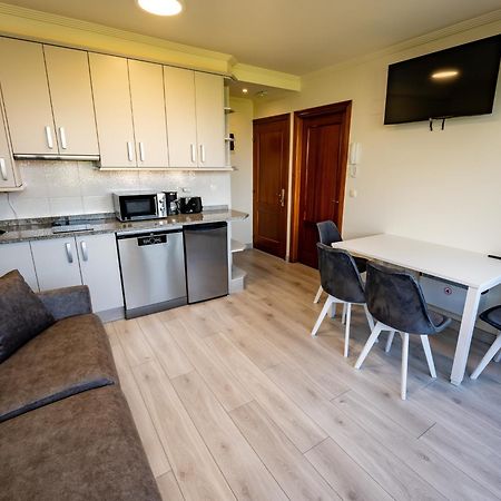 Apartamentos Turisticos Palacio De Meras Tineo Eksteriør billede