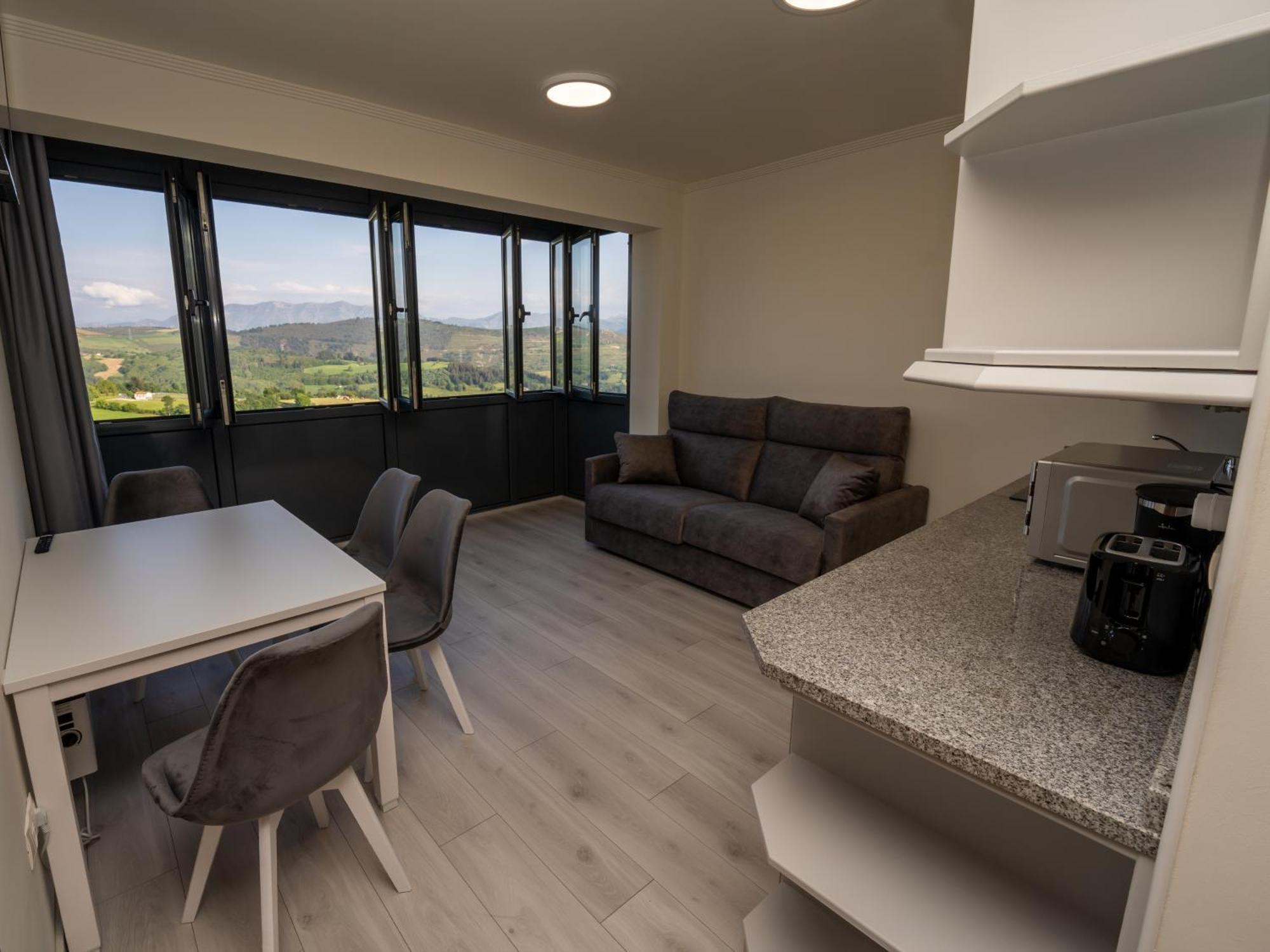 Apartamentos Turisticos Palacio De Meras Tineo Eksteriør billede